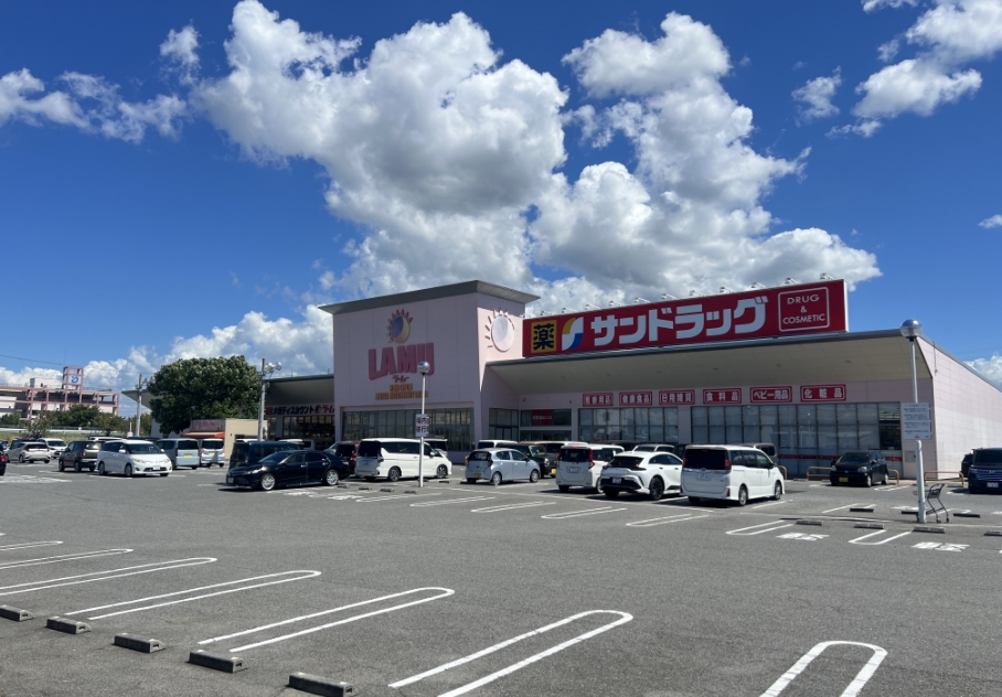 LAMU・サンドラッグ複合店舗